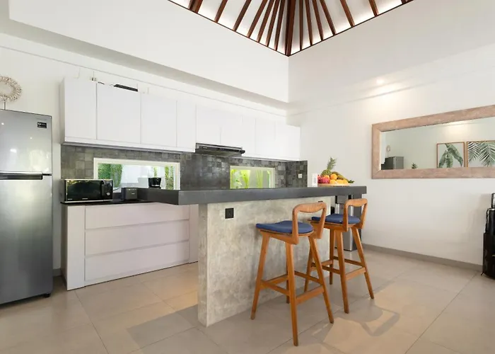 Hiburan 2 By Finder * Seminyak (Bali)